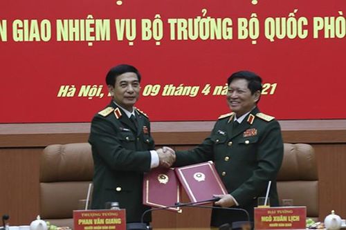 Bàn giao nhiệm vụ Bộ trưởng Bộ Quốc phòng
