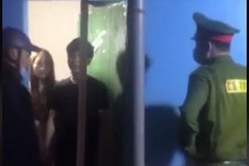 Thanh niên nghi dùng dao tự sát do mâu thuẫn với bạn gái