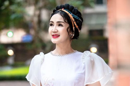 NSND Thu Hà 'lá ngọc cành vàng' xinh đẹp khi làm mẫu áo dài