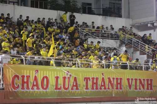 Thương lắm, người hâm mộ xứ Nghệ!