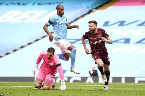 Man City nhận thất bại sốc trên sân nhà trước 10 cầu thủ Leeds United