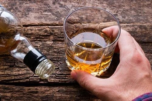 5 thời điểm uống rượu bia cực hại sức khỏe