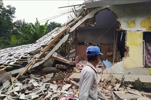 Động đất ngoài khơi Indonesia làm 6 người thiệt mạng