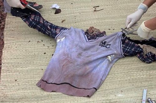 Nghệ An: Phát hiện bộ xương người không nguyên vẹn sau 6 lớp áo