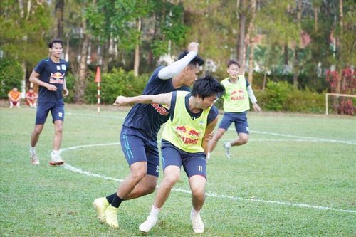 Triệu Việt Hưng tiết lộ cách Kiatisak xây dựng 'bức tường thép'