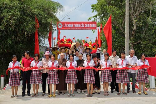Chùa Thiên Quang khánh thành cầu giao thông, hỗ trợ xây nhà tình thương