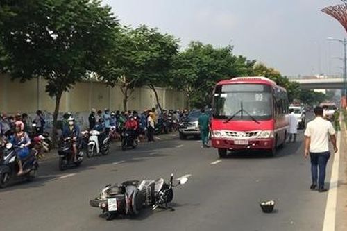 Người đàn ông tử vong dưới gầm xe buýt sau va chạm giao thông
