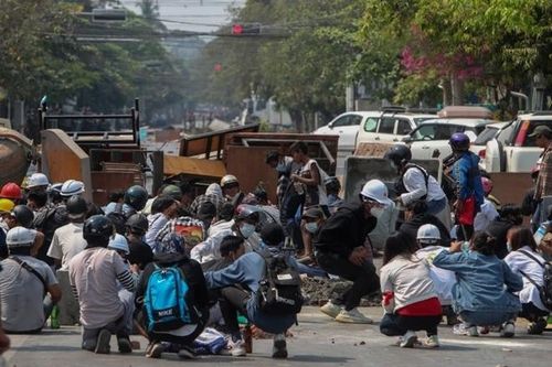 Cảnh sát Myanmar tiếp tục nổ súng, thêm 82 người chết