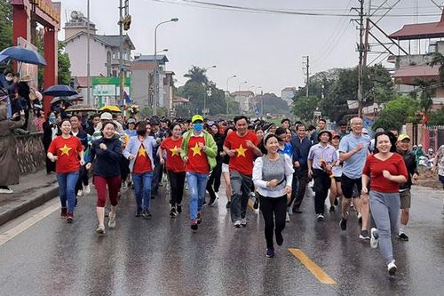 Gần 2.400 người tham gia Giải chạy Báo Hànôịmới cấp cơ sở