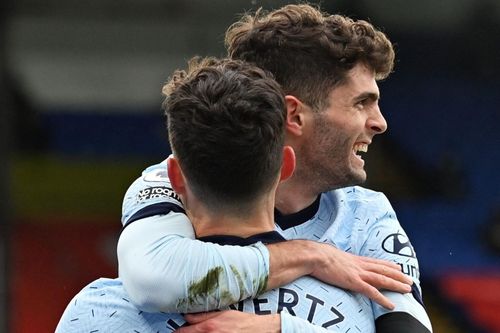 Chelsea trở lại top 4 Premier League