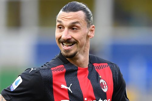 HLV ngỡ ngàng khi Ibra nhận thẻ đỏ