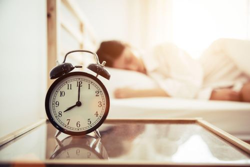 Ngủ nướng vào cuối tuần có hại như thế nào?