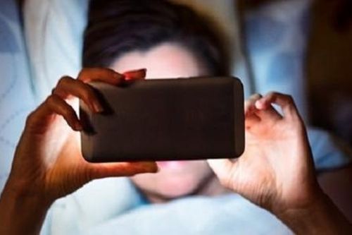 Làm rõ việc cho học sinh uống trà sữa rồi yêu cầu quay clip nhạy cảm
