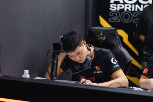 Team Flash thi đấu thất vọng trước AOG