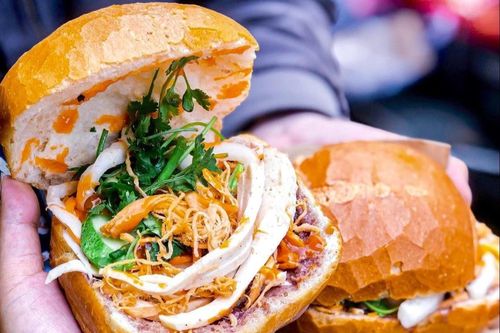 Bánh mì cóc và các món hình dáng độc lạ ở TP.HCM