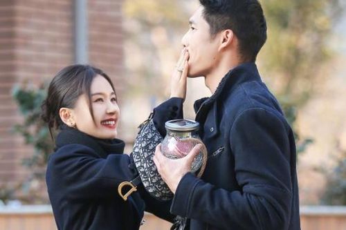 Người đẹp 'Âm Dương Sư' công khai hẹn hò doanh nhân trẻ