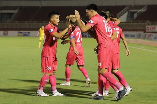 Merlo ghi 3 bàn, Sài Gòn FC thoát bét bảng