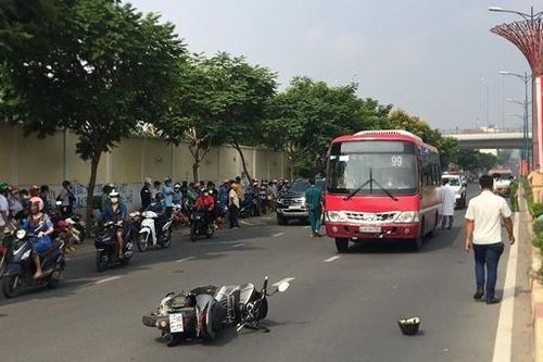 Tin giao thông đến sáng 11/4: Xe buýt cuốn hai người đàn ông vào gầm tử vong