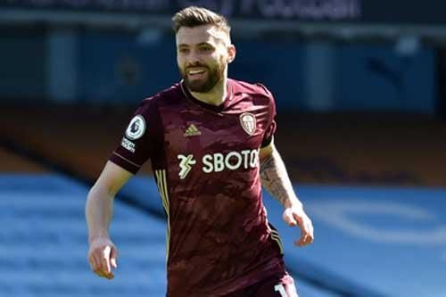 Stuart Dallas tái lập kỳ tích của 2 sao Man United trên sân Etihad