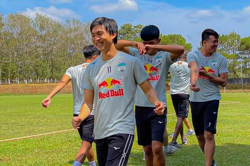 Tuấn Anh tập luyện trở lại, HLV Kiatisak nói gì?