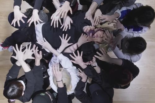 Làm lành chưa được bao lâu, YG đã đăng tải video Dance Practice của iKON nhằm 'khịa' Mnet