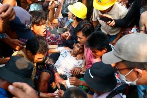 Ngày cuối tuần đẫm máu ở Myanmar: Hơn 80 người biểu tình thiệt mạng