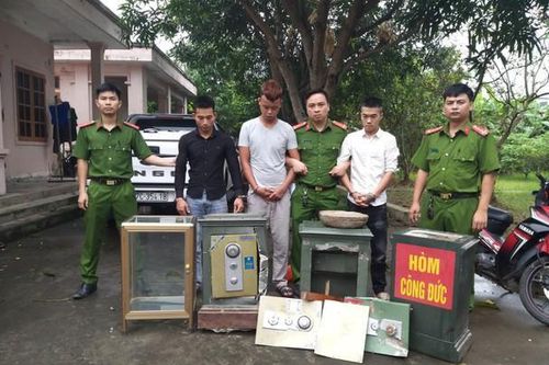 Nghệ An: Bắt giữ nhóm trộm cắp chuyên phá két sắt, tài sản đình, chùa