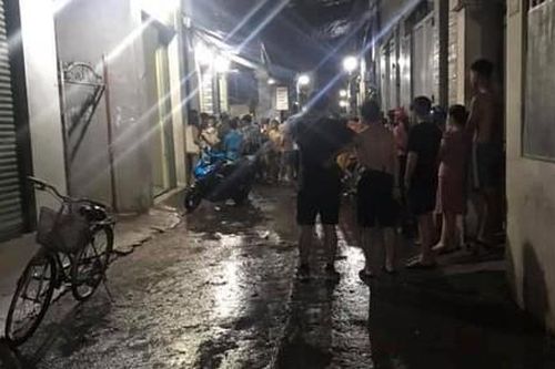Thanh niên nghi ngáo đá mang hung khí vào tiệm tạp hóa đe dọa