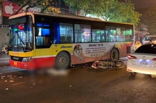 Va chạm với xe buýt nam thanh niên tử vong