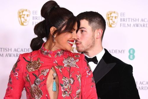 Hoa hậu Priyanka Chopra và dàn sao diện mốt không nội y
