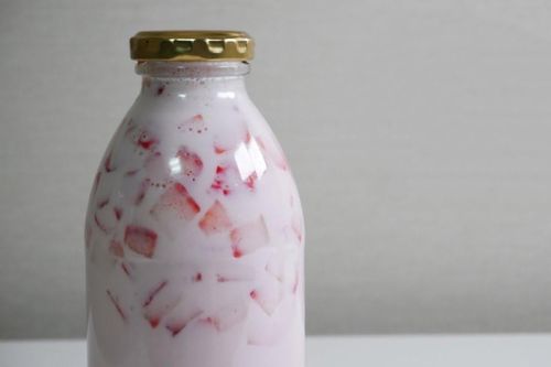 Mẹo làm sữa dâu tây tươi thơm ngon ngày hè