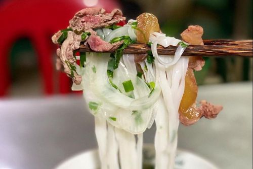 Ăn được món ngon gì ở Hà Nội với 50.000 đồng?