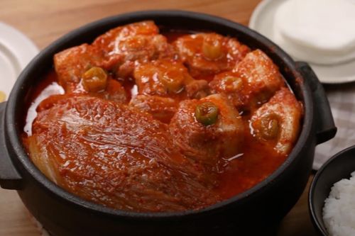 Thử làm món thịt heo hầm kim chi mềm tan trong miệng