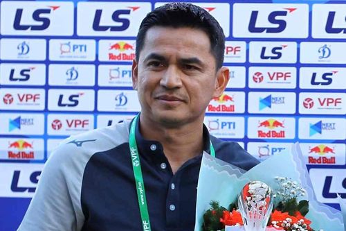 Kiatisuk: 'Dẫn trước Nam Định 3-0, tôi cũng chưa dám cười'