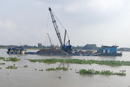Doanh nghiệp mua mỏ cát ở sông Tiền từng chuyên làm giặt là