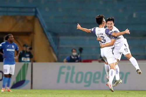 Hà Nội FC tạm thoát hiểm tại V-League