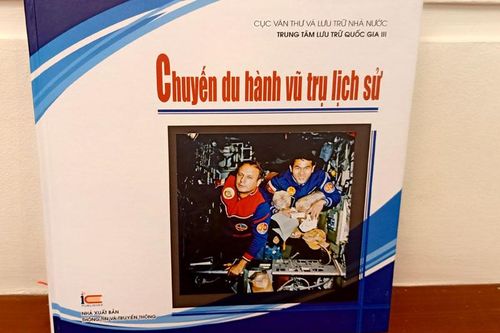 Ra mắt ấn phẩm lưu trữ 'Chuyến du hành vũ trụ lịch sử'