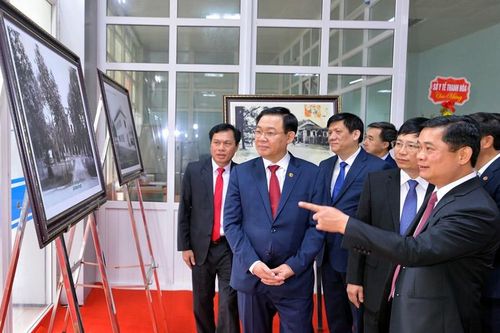 Chủ tịch Quốc hội Vương Đình Huệ thăm và làm việc tại Nghệ An