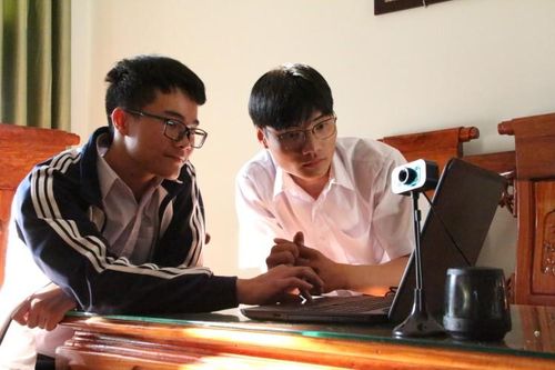 'Hệ thống giám sát người đeo khẩu trang' của hai nam sinh trường chuyên