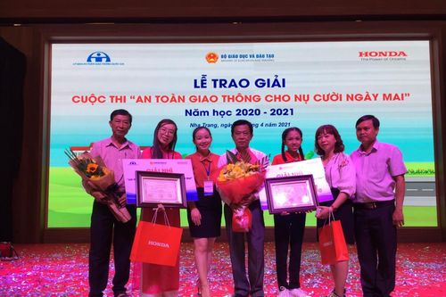 Thầy trò Cần Thơ đạt 3 giải Nhì cuộc thi 'An toàn giao thông cho nụ cười ngày mai'