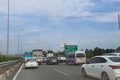 Trả tiền lên cao tốc TP. HCM - Long Thành - Dầu Giây để mua ... bực mình