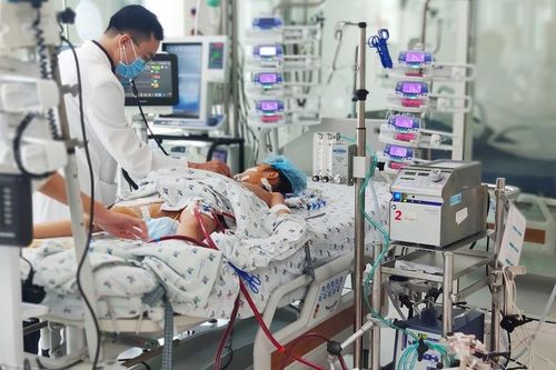 Bé gái 9 tuổi bị viêm cơ tim, sốc tim nguy kịch tính mạng