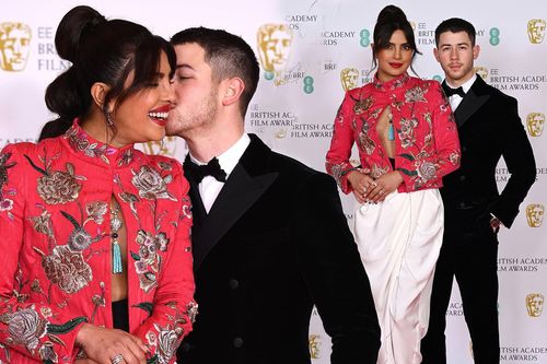 Không nội y, Hoa hậu Priyanka Chopra khoe ngực đầy bên chồng kém 10 tuổi trên thảm đỏ