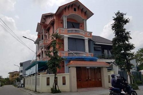 Ðất đấu giá 'hô biến' thành đất giao cho cựu bí thư