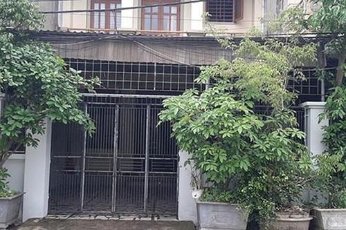 Công an vào cuộc vụ người đàn bà bị hắt cả ca axit vào mặt khi mở cửa cho 'khách'