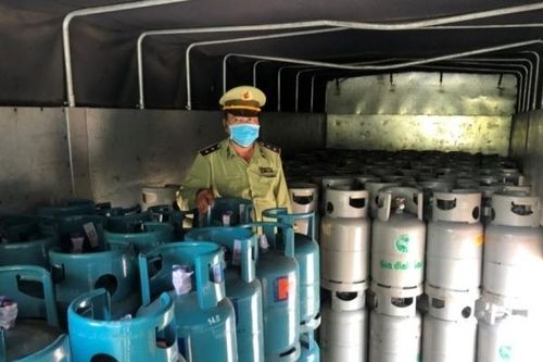 Tạm giữ 300 bình gas có dấu hiệu giả mạo TOTAL GAS, PETROLIMEX
