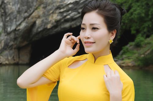 Sao Mai Huyền Trang ra MV mới 'Anh có về Quảng Bình cùng em'