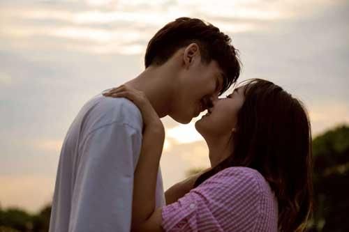 Sự khác biệt giữa yêu thật lòng và 'yêu qua đường'