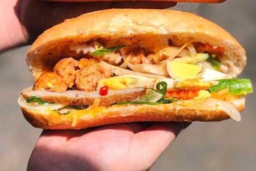 Bánh ướt lòng gà và loạt đặc sản đốn tim thực khách tại TP.HCM