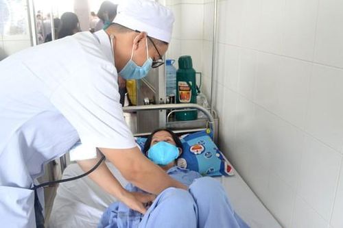Nội soi thành công lấy xương heo 3 cạnh ở thực quản